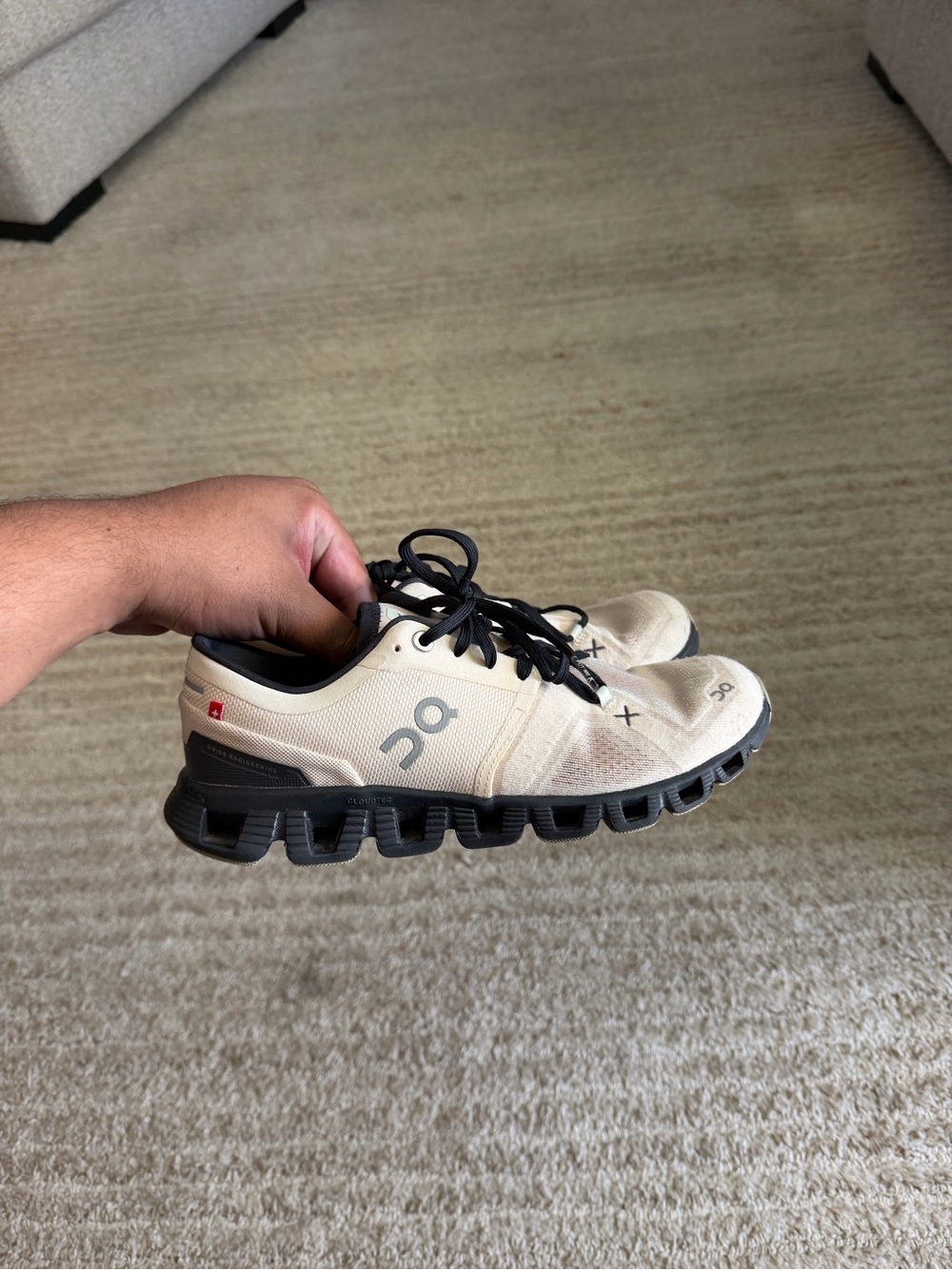 On cloud women’s cloud x sneakers size 8.5